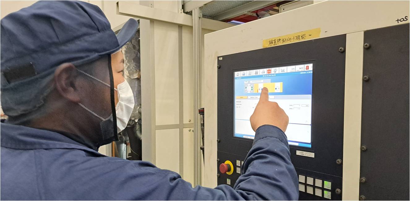 製造課 水性フレキソ印刷担当 仕事風景02
